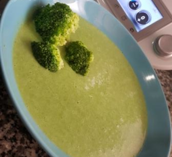 Crema de canónigos y brocolí al vapor con Thermomix®