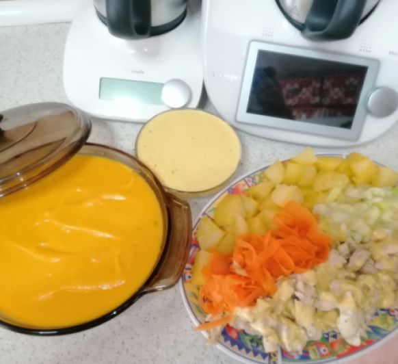 Menú completo de crema de verduras, pollo con salsa suprema y patatas, todo hecho de una sola vez en mi Thermomix® tm6 Málaga