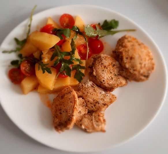 pollo con ensalada templada de patatas
