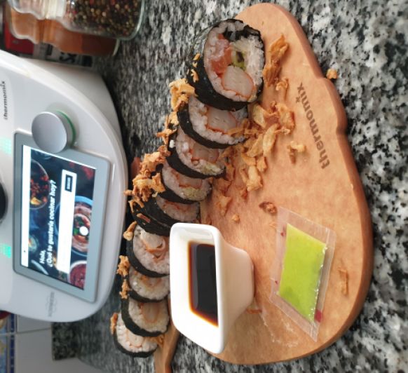 Maki Sushi de aguacate y salmón (Japón). con Thermomix en Málaga