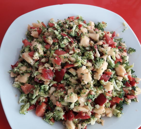 ENSALADA DE BROCOLI PRIMIENTO Y MANZANA