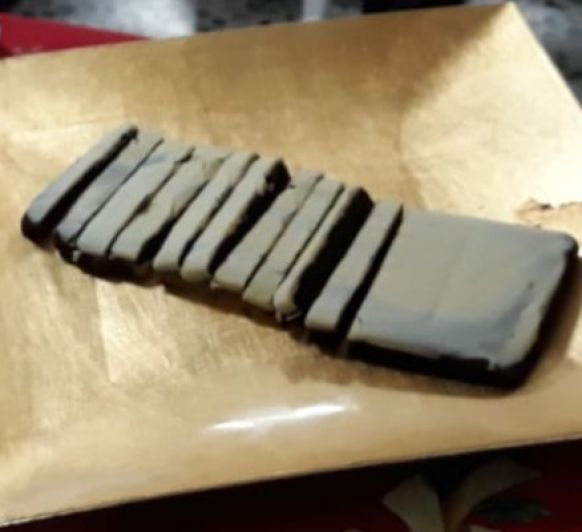 Menú Navidad: Cogollos de lechuga con muffins de salmón. Carrilleras con sepia y romanescu. Turrón de chocolate y crema de whisky.