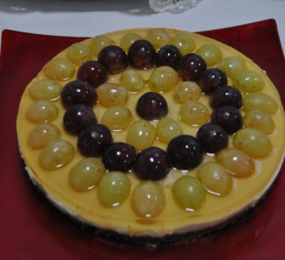 Tarta de queso y uvas con gelatina al moscatel