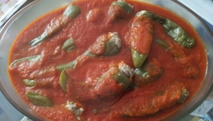 TOMATE FRITO Y PIMIENTOS RELLENOS